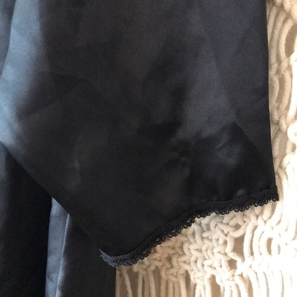 Vintage satin black robe with lace trim sz medium - Picture 5 of 9